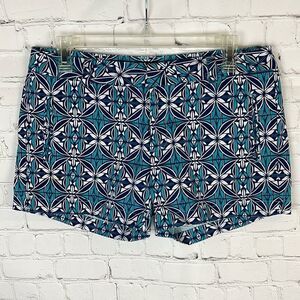 Stylus Blue and White Patterned Shorts Size 6